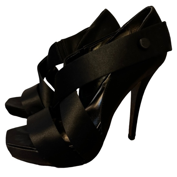 Steve‎ Madden Black Satin Bradlly Heels - Picture 2 of 8
